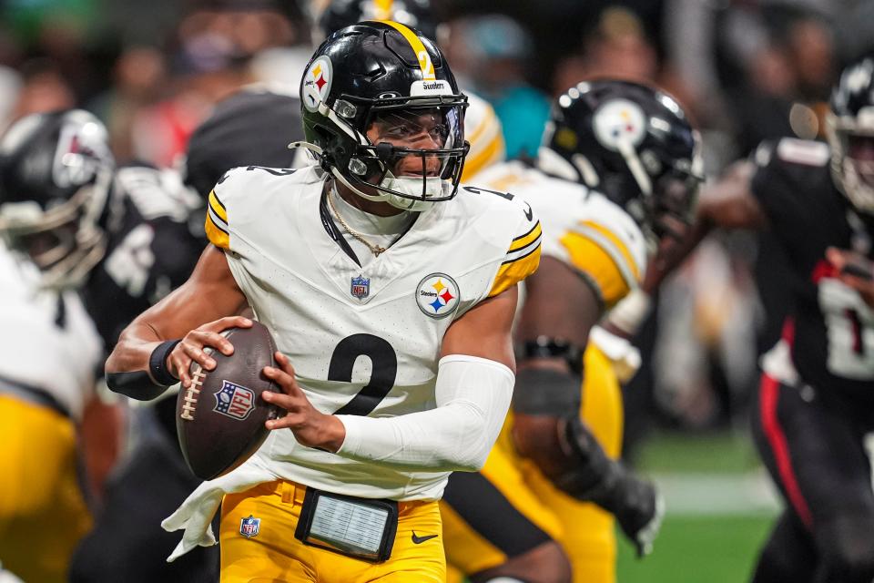 Pittsburgh Steelers quarterback Justin Fields (2) looks to pass against the Atlanta Falcons at Mercedes-Benz Stadium.