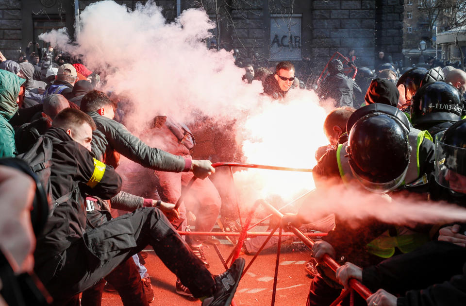 Members of Ukrainian nationalist parties scuffle with police officers during a rally to demand an investigation into the corruption of Ukraine's armed forces in Kiev, Ukraine, on March 9, 2019. (Photo: Gleb Garanich/Reuters)