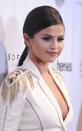 <p>Isn't this the most ah-mazing side part you've ever seen?! So shiny, I can see my reflection. Selena, what is your secret? </p>