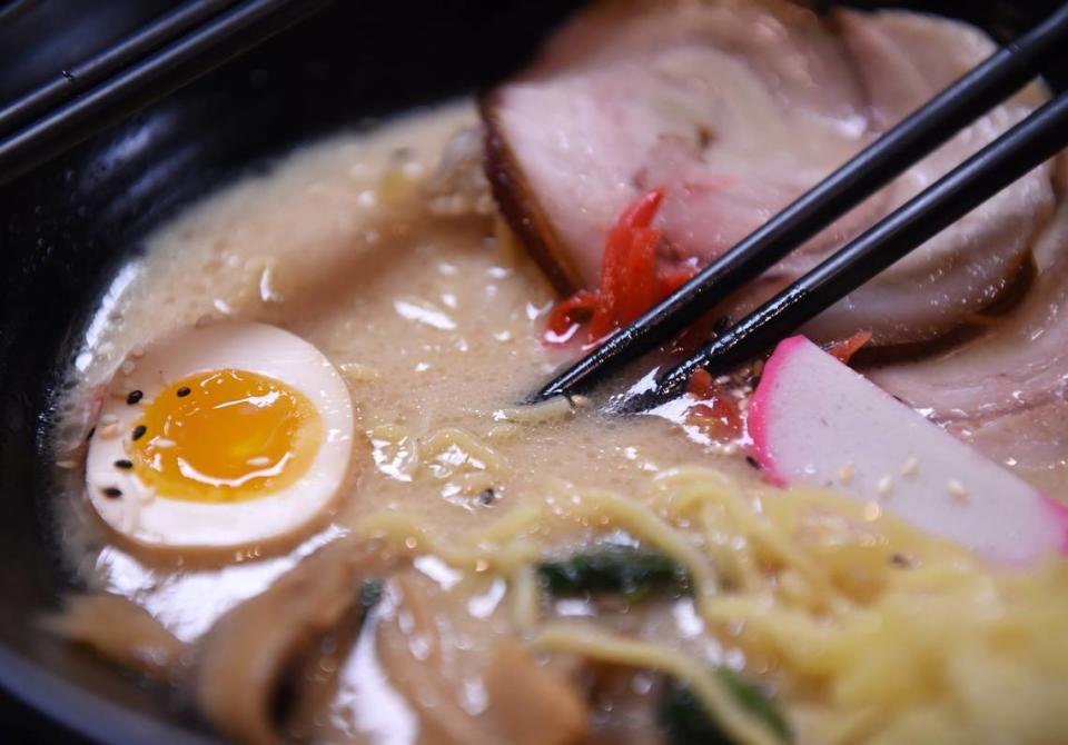 Shobu’s Tonkotsu Ramen has slices of roast pork, bean sprouts, spinach, shiitake mushrooms, fish cake, a soft-boiled egg in a creamy pork-based broth. Jerry Yang, who won the 2007 World Series of Poker, opened Shobu at Blackstone and Herndon avenues in 2020. ERIC PAUL ZAMORA/ezamora@fresnobee.com