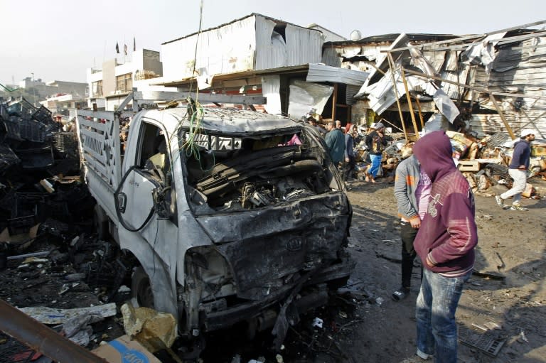 (FOTOS) Un coche bomba del Estado Islámico deja decenas de muertos en Bagdad