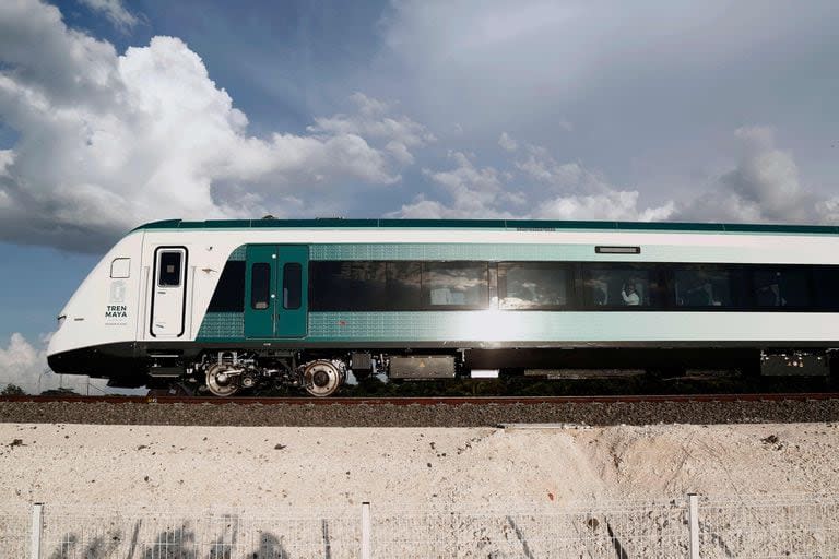 Vista del nuevo Tren Maya en la estación de tren Hecelchakán en Campeche, Estado de Campeche, México, tomada el 1 de septiembre de 2023.