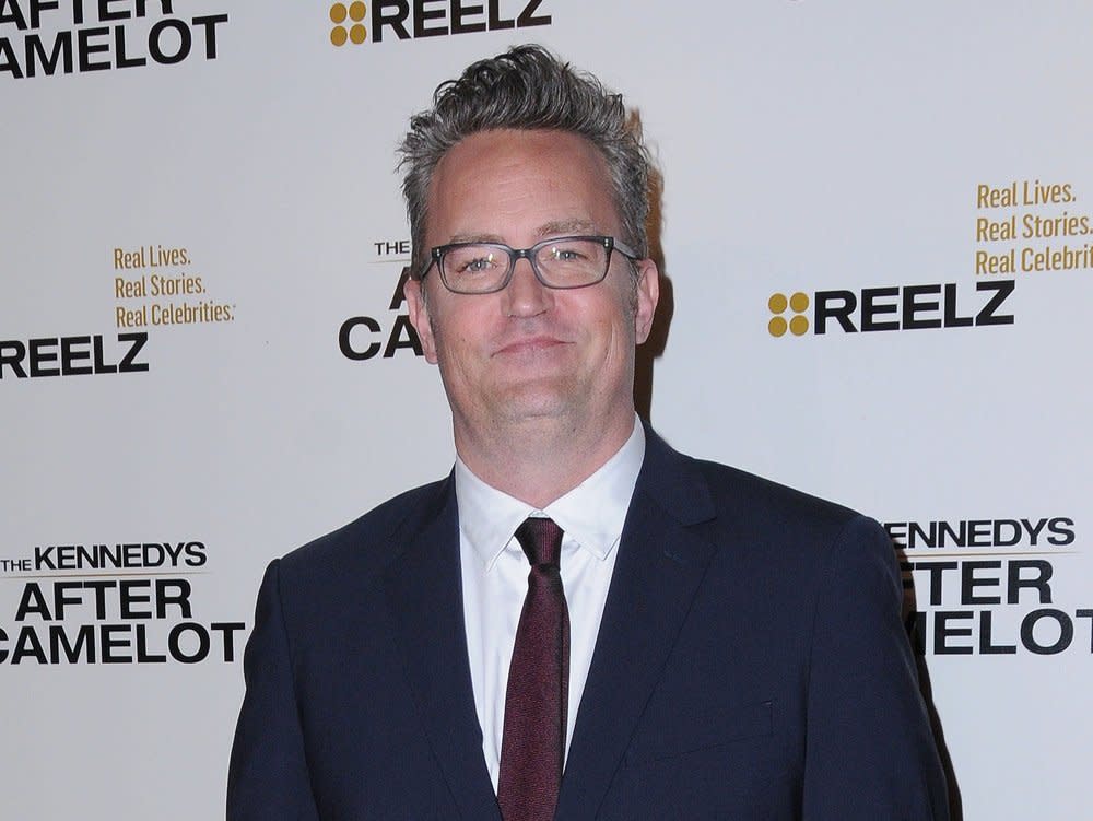 "Friends"-Star Matthew Perry berichtet in seinen Memoiren aus seinem turbulenten Leben voller lebensbedrohlicher Drogenprobleme. (Bild: Birdie Thompson/AdMedia/ImageCollect)