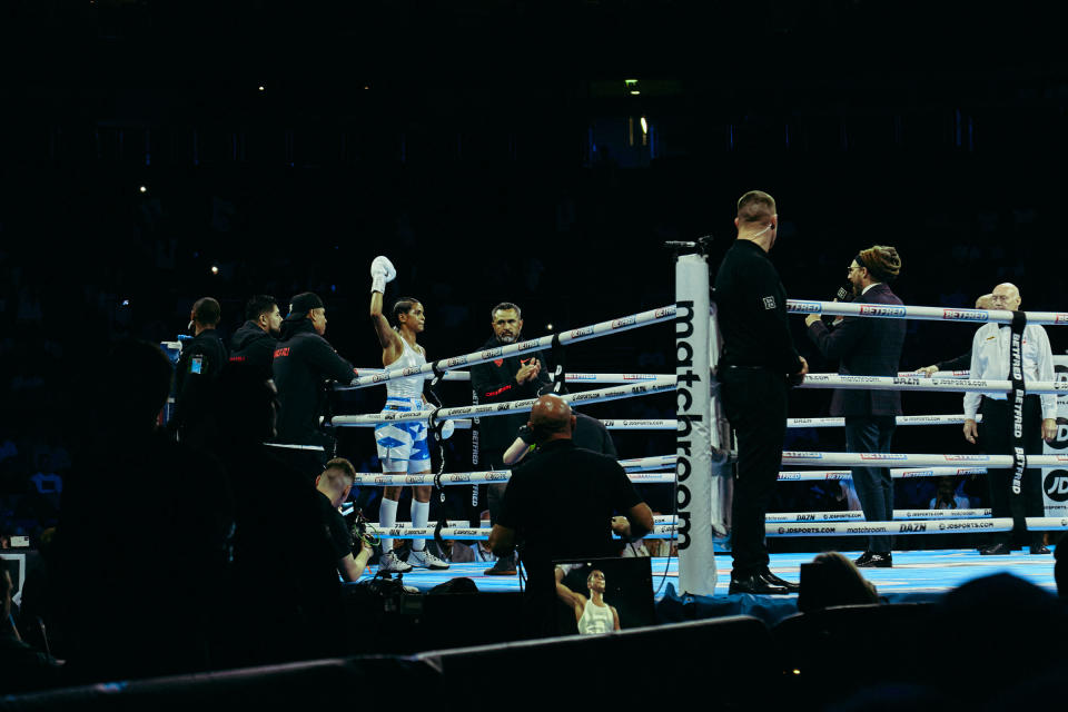 Ramla Ali facing Agustina Rojas in London on July 9, 2022.<span class="copyright">Omar Khaleel</span>