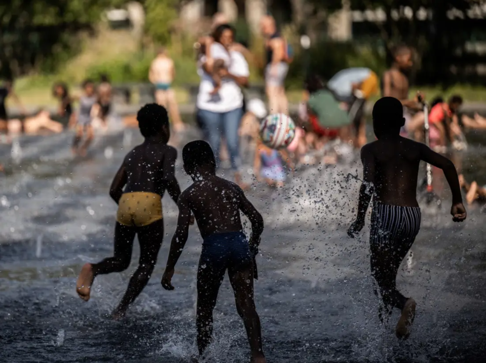 Auch Frankreich ist von der Hitzewelle betroffen. - Copyright: Photo by LOIC VENANCE/AFP via Getty Images