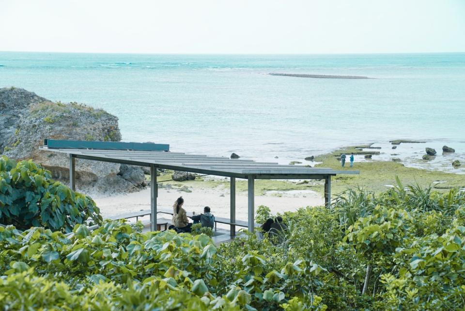 網美必去的打卡聖地「BANTA CAFE」位在讀谷村的海邊，絕美海景十分療癒。
