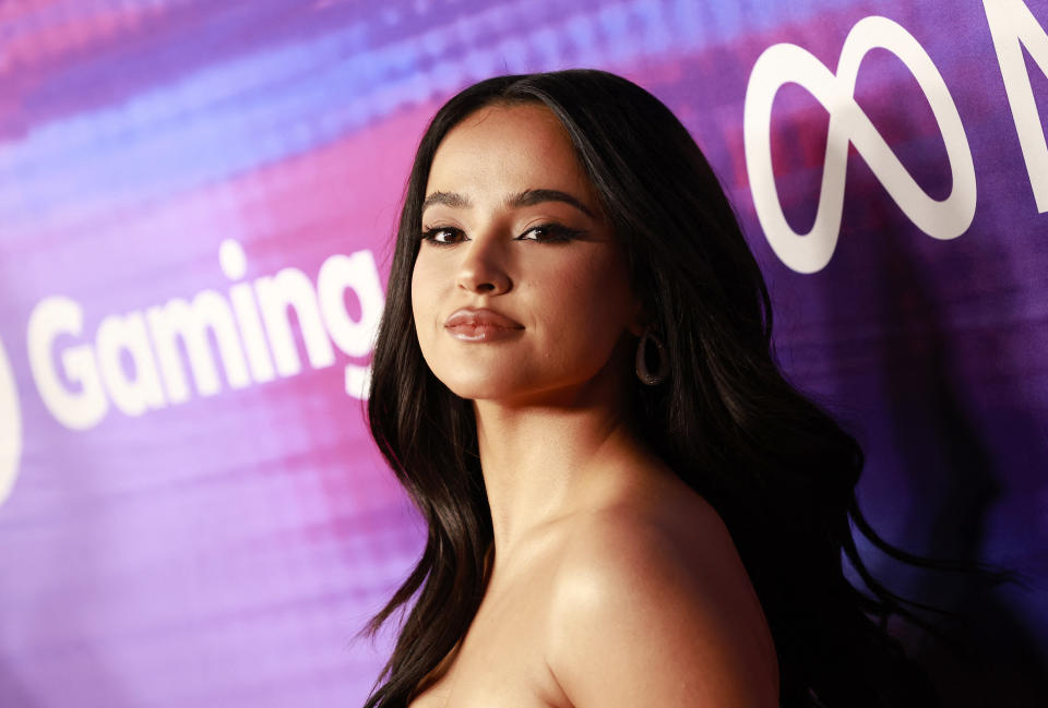 <p>Becky G, además de ser una de las jóvenes estrellas homenajeadas por Variety, también nos conquistó con su belleza y estilismo el 11 de agosto de 2022. Y es que fue una de las invitadas mejor vestidas que pasaron por la NeueHouse de Los Ángeles. (Foto: Michael Tran / AFP via Getty Images)</p> 