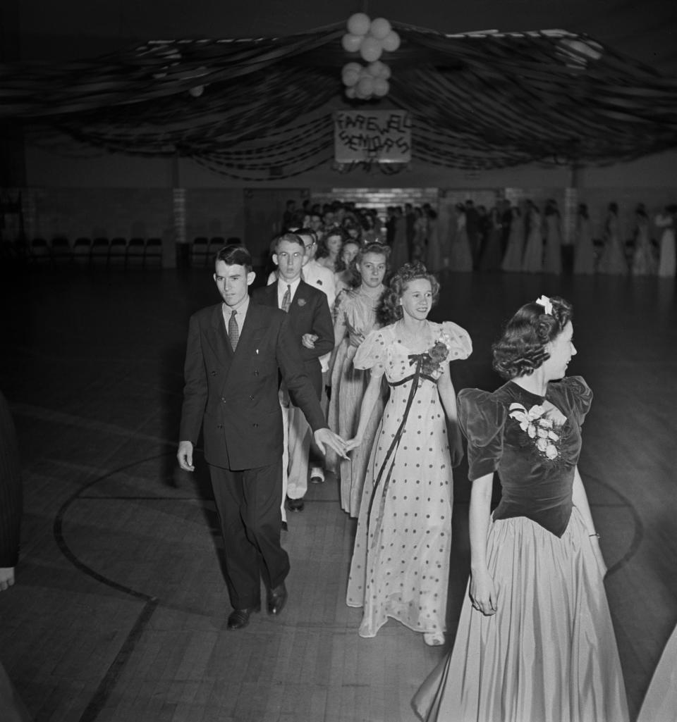 Students attending prom in 1942