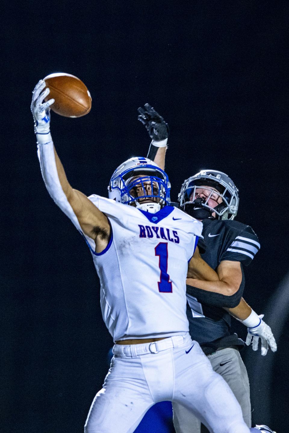 Hamilton Southeastern High School senior Donovan Hamilton (1) makes a one-handed catch in the end zone to score during the second half of an IHSAA varsity football game against Zionsville High School, Friday, Sept. 22, 2023, at Zionsville High School.