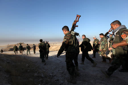 Peshmerga forces walk in the east of Mosul during operation to attack Islamic State militants in Mosul, Iraq, October 17, 2016. REUTERS/Azad Lashkari