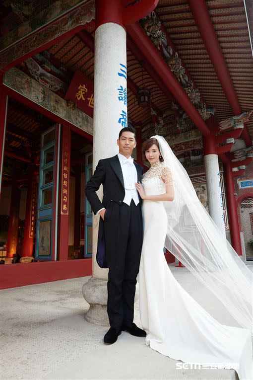 林志玲與AKIRA婚紗照。（圖／Ralph Lauren提供）