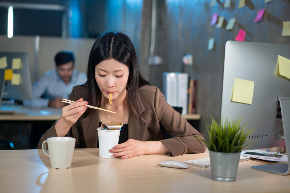 泡麵方便又快速，廣受許多網友喜愛。（示意圖／Getty Images）