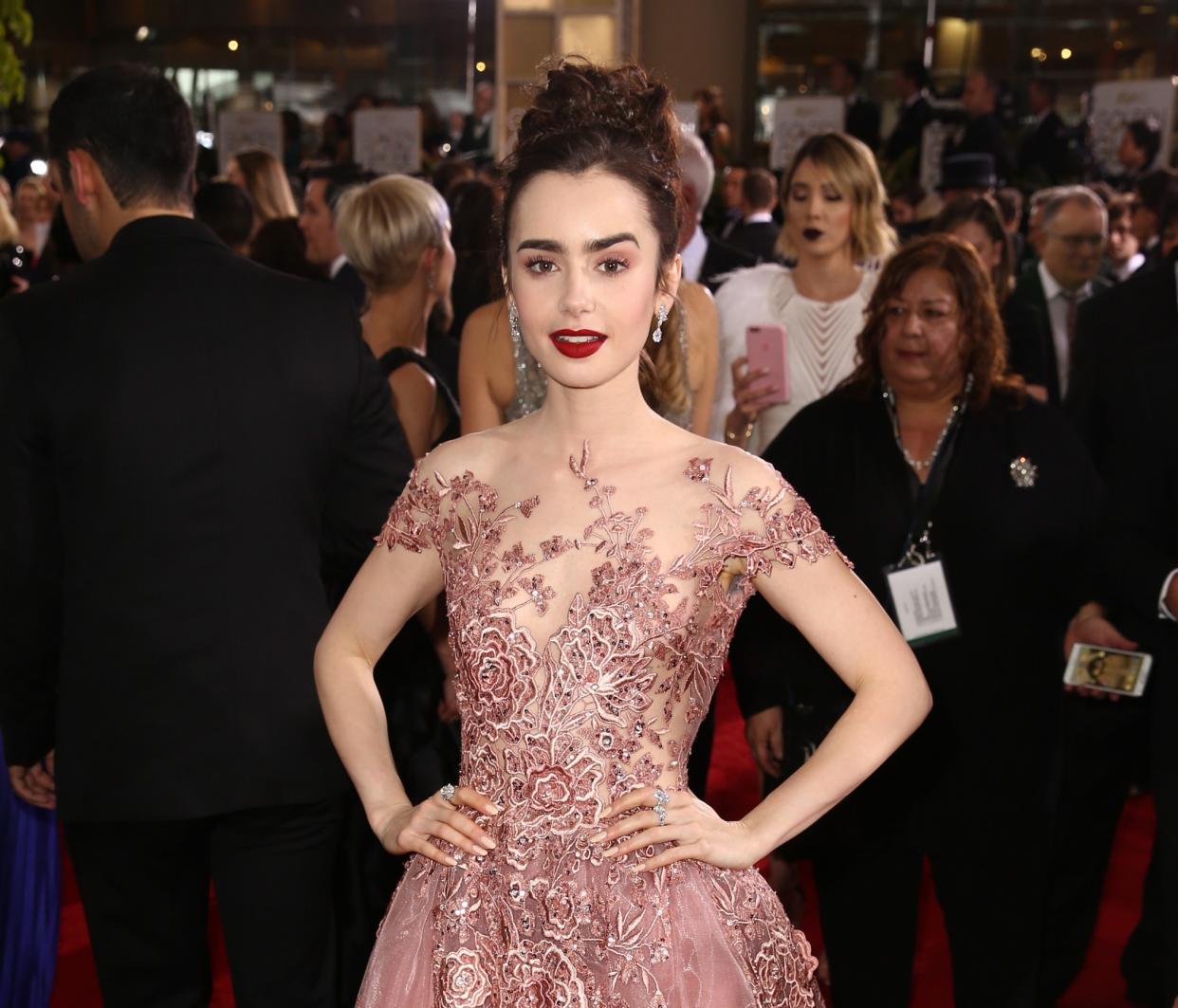 Heute strahlend schön und gesund: Lily Collins auf dem roten Teppich. (Bild: Getty Images)