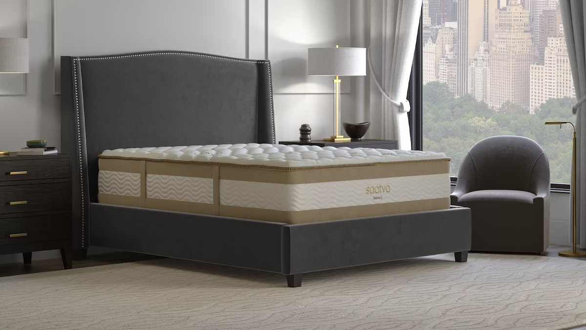  Saatva RX mattress. 