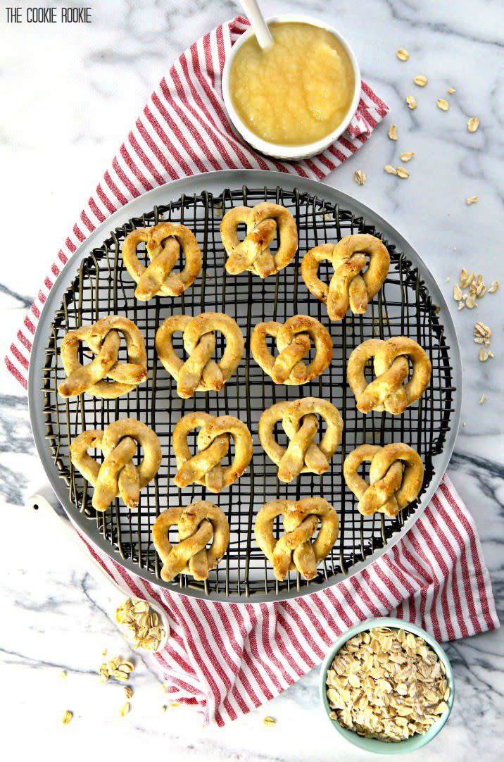 homemade dog treats, oat and apple pretzel dog treats, the cookie rookie