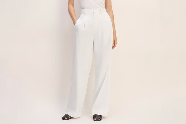 <p>Everlane</p>