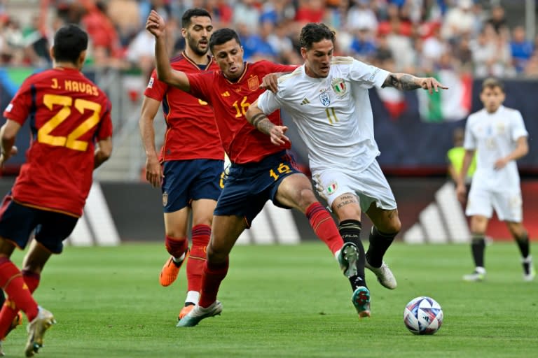 El centrocampista español Rodri Hernandez (CL) ayudó a su equipo a vencer a Italia y llegar a la final de la Nations League (JOHN THYS)