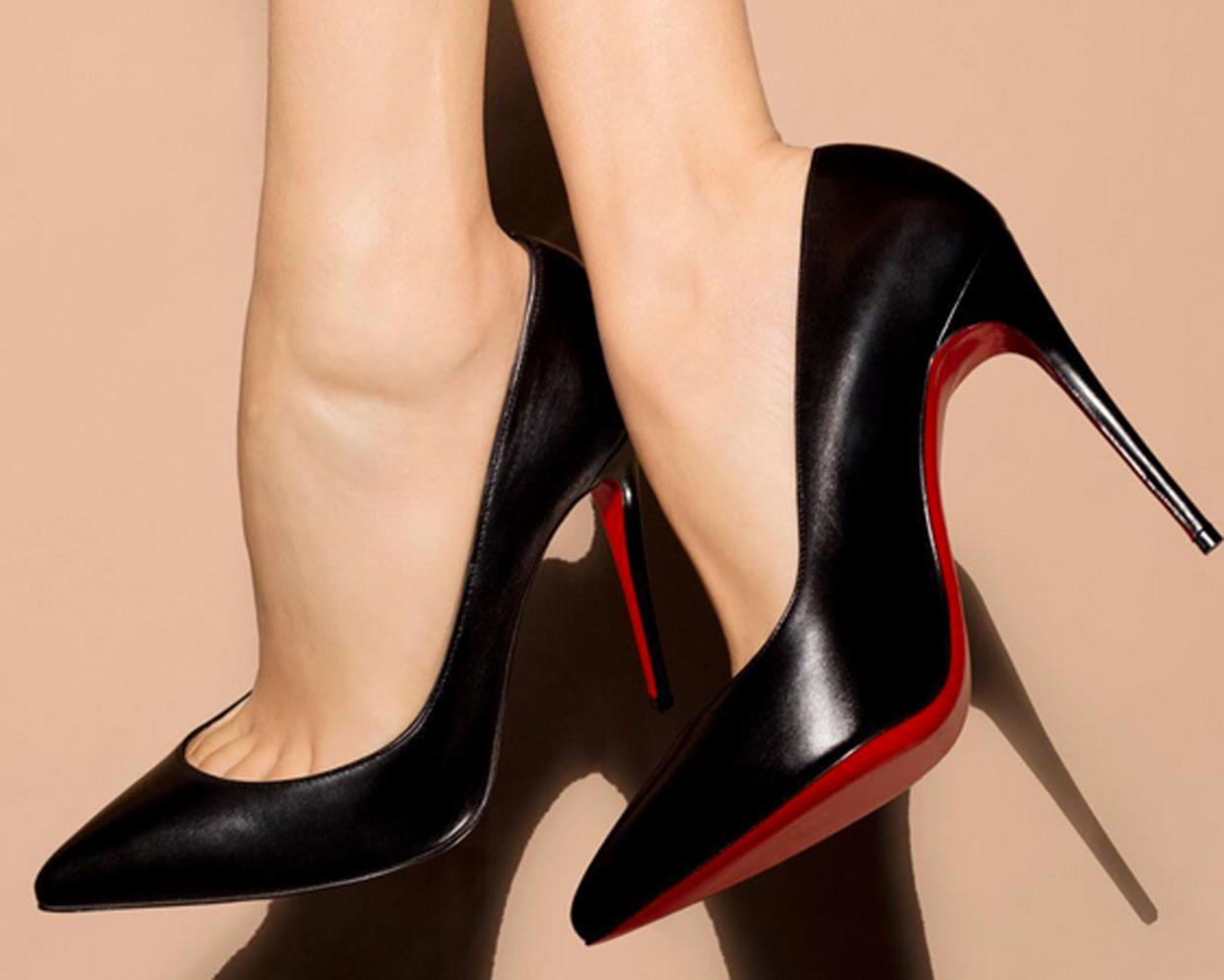 Ab jetzt auch für Babys erhältlich – die Schuhe mit der roten Sohle. (Bild: Instagram / louboutinworld)