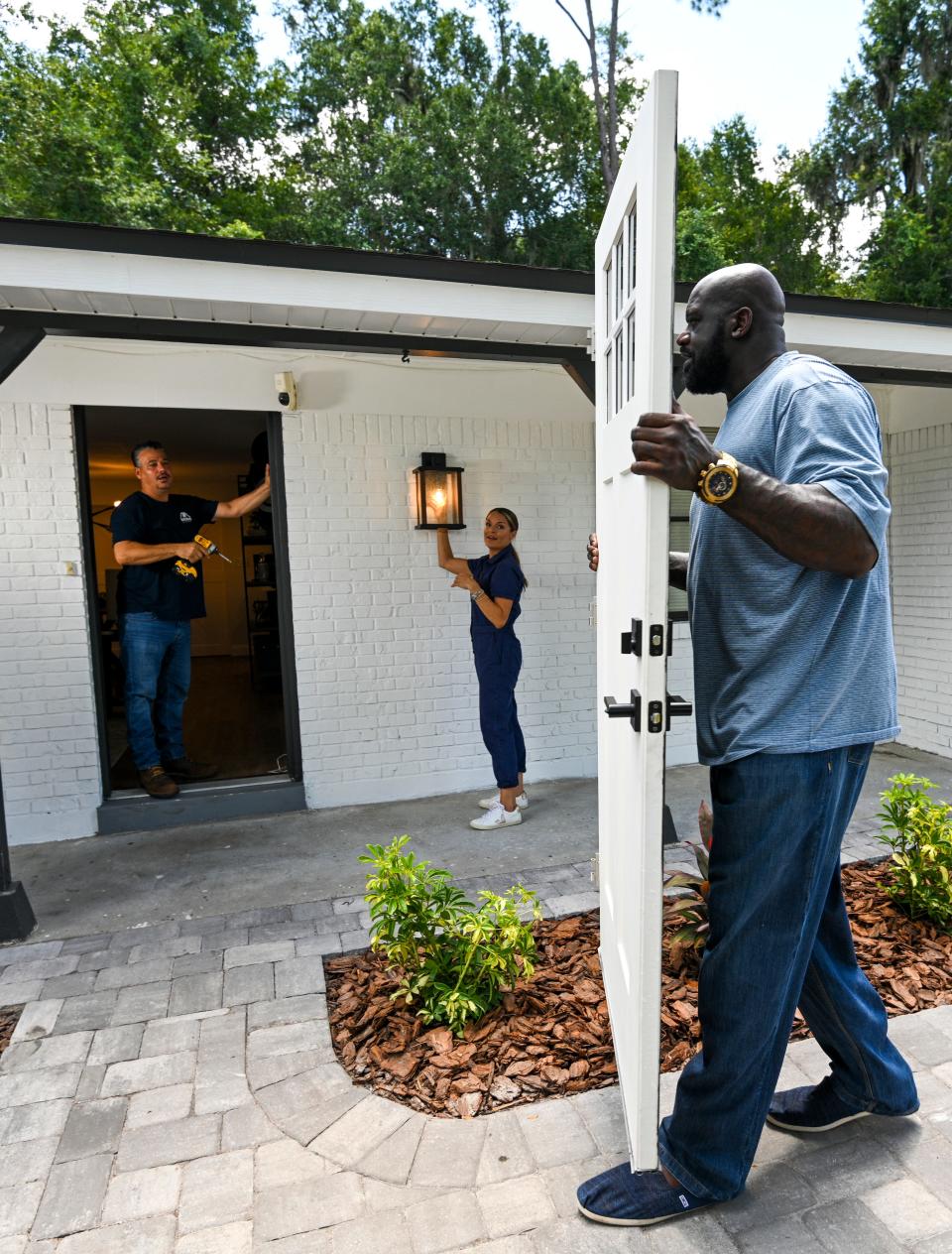 Shaquille O'Neal helps out on &quot;Secret Celebrity Renovation.&quot;