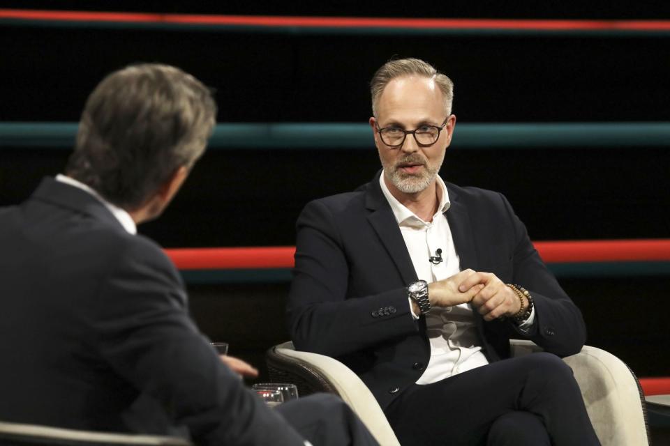 Der SPD-Politiker und Kriminalbeamte Sebastian Fiedler sprach sich zudem klar gegen eine Alterssenkung bei der Strafmündigkeit aus. Das wäre ein "Ausdruck gesellschaftlicher Hilflosigkeit". (Bild: ZDF / Cornelia Lehmann)