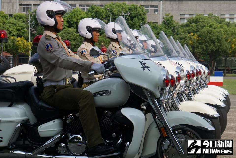 ▲憲兵指揮部勤務連警衛排官兵騎乘日本山葉機車生產的皇家之星Royal Star-1300cc重型機車，2日進行國慶表演預演。（圖／記者呂炯昌攝 , 2017.10.2）