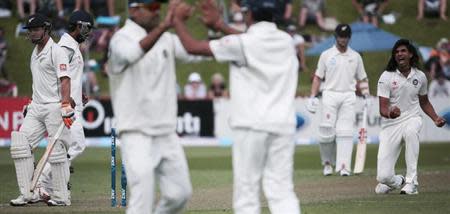 Ishant Sharma (R) celebrates his fifth wicket against New Zealand's BJ Watling (L) during day one of the second international test cricket match at the Basin Reserve in Wellington, February 14, 2014. REUTERS/Anthony Phelps