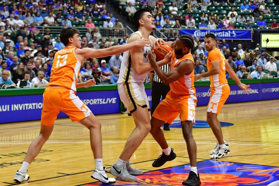 Will Tennessee basketball upset Purdue in the NCAA Tournament? March Madness picks, predictions and odds weigh in on the Elite 8 game.