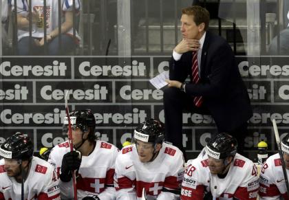 Switzerland&#39;s head coach Glen Hanlon looks the players during their Ice Hockey World Championship game against Czech Republic at the O2 arena in Prague, Czech Republic May 12, 2015.  REUTERS/David W Cerny