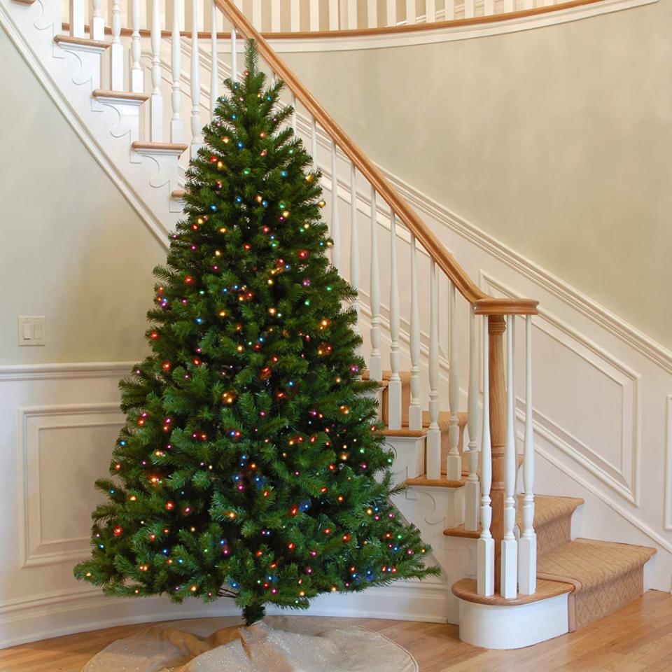 4) 7.5' Artificial Spruce With 550 Multicolor Lights