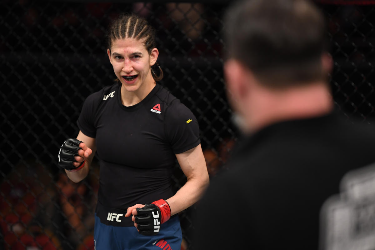 How UFC's Roxanne Modafferi keeps a smile on her face - Yahoo Sports