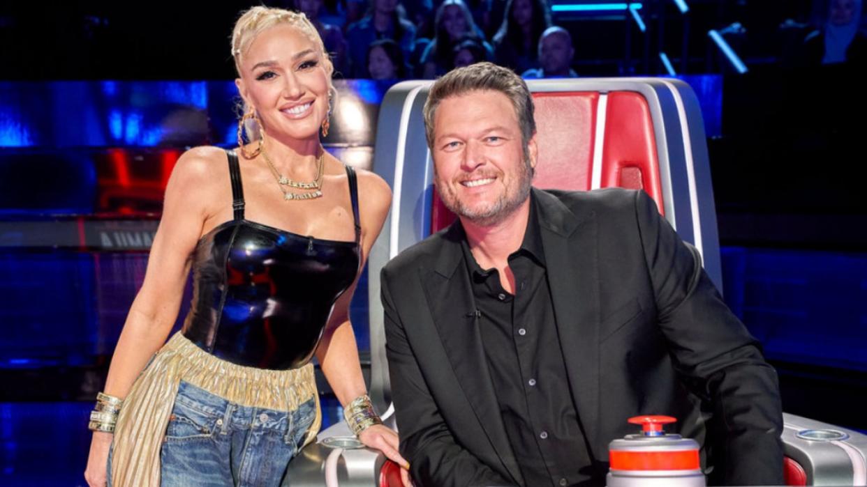  Gwen Stefani and Blake Shelton on The Voice. 