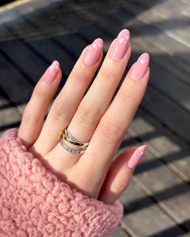 <p>Instagram/danaturenails</p>