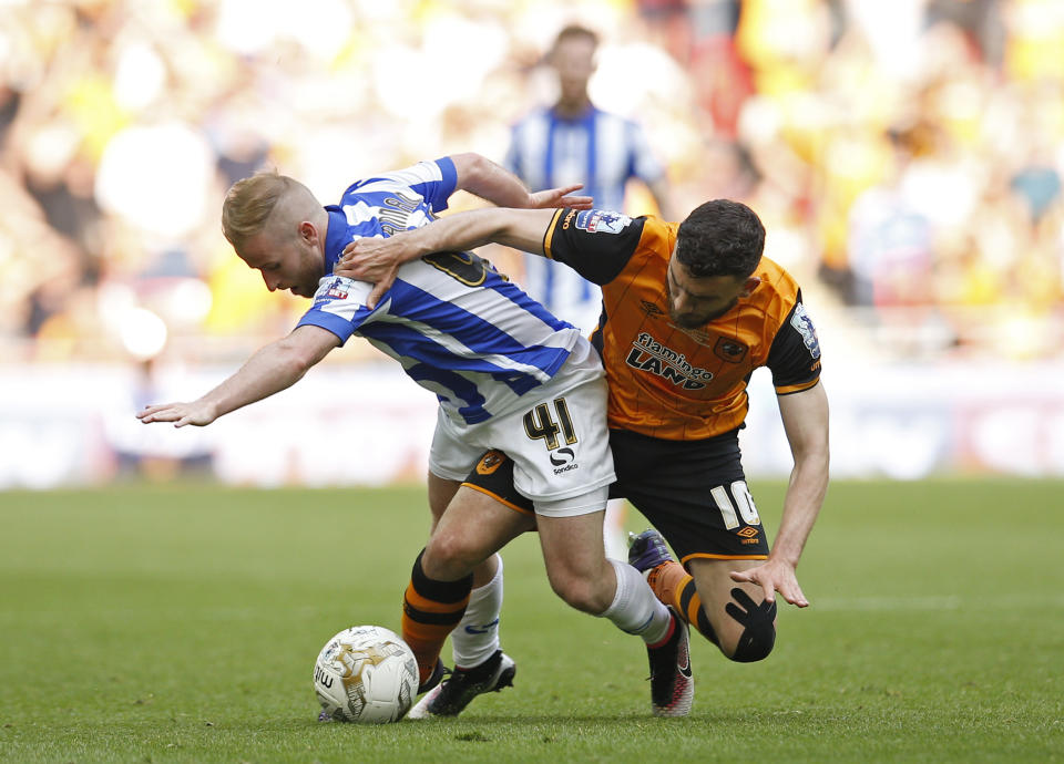 Britain Soccer Football - Hull City v Sheffield Wednesday - Sky Bet Football League Championship Play-Off Final - Wembley Stadium - 28/5/16 Hull City's Robert Snodgrass in action with Sheffield Wednesday's Barry Bannan Action Images via Reuters / Andrew Couldridge Livepic EDITORIAL USE ONLY. No use with unauthorized audio, video, data, fixture lists, club/league logos or "live" services. Online in-match use limited to 45 images, no video emulation. No use in betting, games or single club/league/player publications. Please contact your account representative for further details.