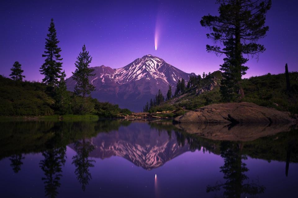 comet Neowise landscape mount mt shasta oregon copyright jesse smith sm