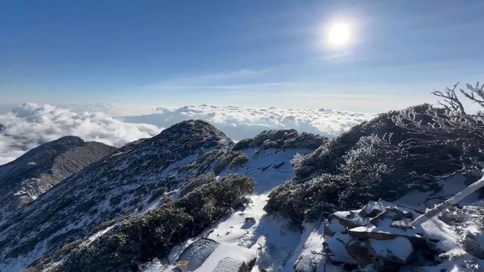 <strong>雪霸國家公園下雪了。（圖／雪霸國家公園登山資訊分享站 Shei-Pa National Park Climbing Forums）</strong>