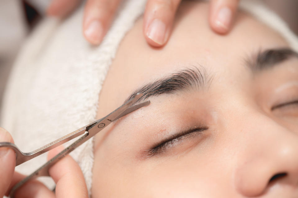 新手必學修眉毛5步驟 眉毛怎麼修一篇看懂 了解紋眉、霧眉（圖／Getty Images）