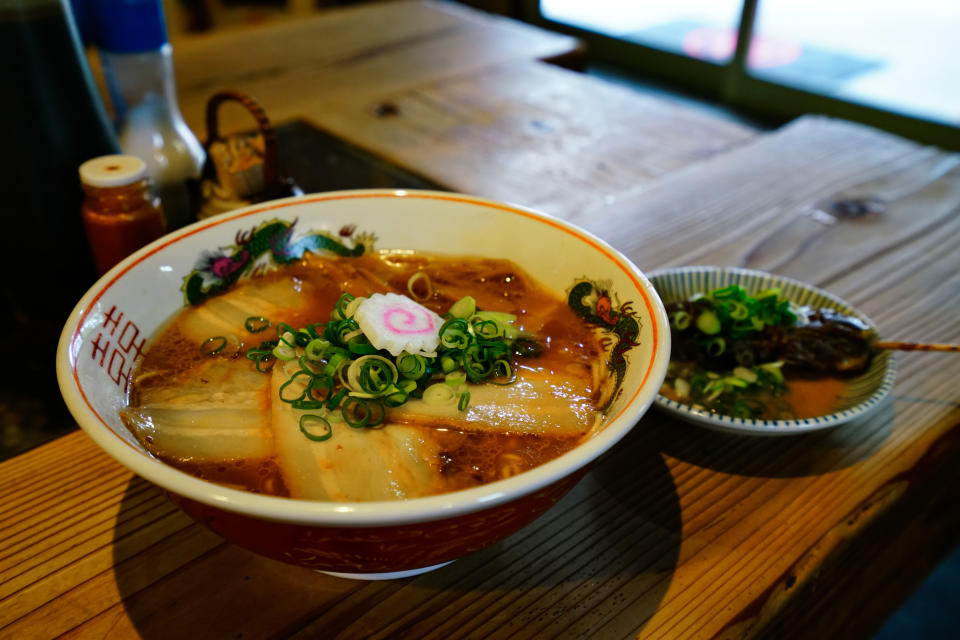 Two things distinguish Wakayama ramen from other ramen. One is their soy-sauced-based broth served with soft, lightly wavy noodles. The other is the fact that this ramen is often served with sushi. And not just any sushi, but a mackerel sushi called haya sushi that is offered for free to patrons, much like a bowl of rice. 