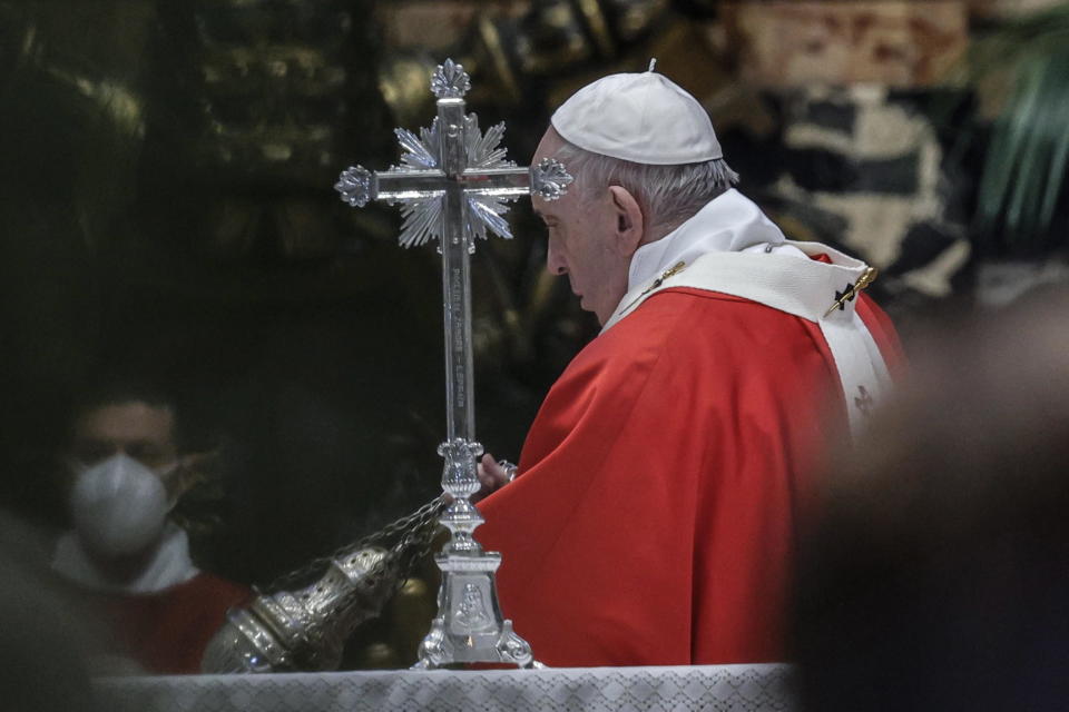 Pope Francis celebrates Palm Sunday Mass in Saint Peter's Basilica at the Vatican, Sunday, March 28, 2021. (Giuseppe Lami/Pool photo via AP)