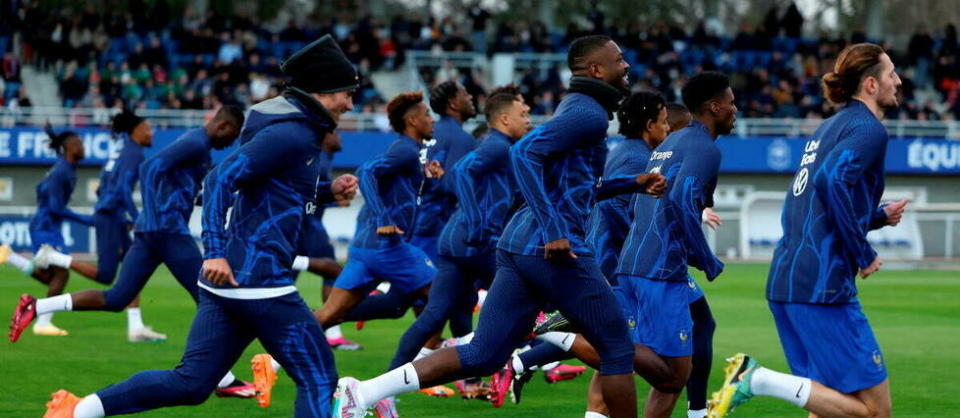 Le staff de l'équipe de France recommande aux joueurs pratiquant le ramadan de reporter le début de leur jeûne de quelques jours.  - Credit:FRANCK FIFE / AFP