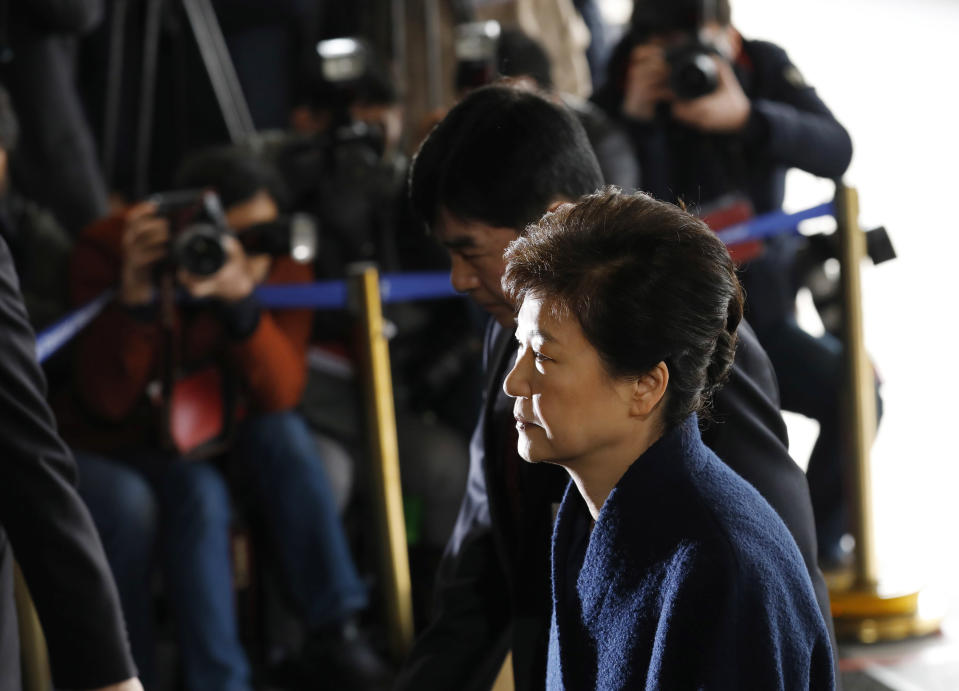 South Korea's ousted leader Park Geun-hye arrives at a prosecutor's office in Seoul, South Korea Tuesday, March 21, 2017. Park said she was "sorry" to the people as she arrived Tuesday at a prosecutors' office for questioning over a corruption scandal that led to her removal from office. (Kim Hong-ji/Pool Photo via AP)