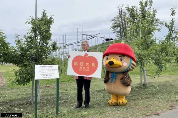 日本弘前市長櫻田宏宣布將臺南訪問紀念植樹命名總統之樹，以此紀念兩市情誼及慶祝總統就職。（記者李嘉祥翻攝）