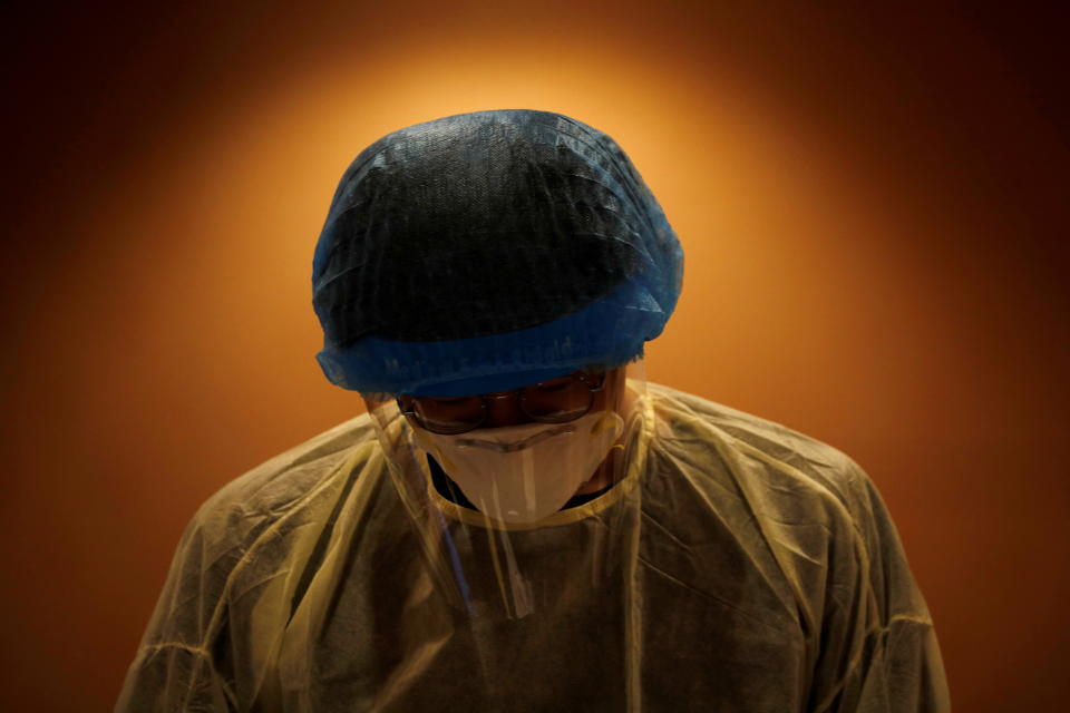 A healthcare worker is pictured at a swabbing station during the coronavirus disease (COVID-19) outbreak in Singapore January 25, 2021. REUTERS/Edgar Su     TPX IMAGES OF THE DAY