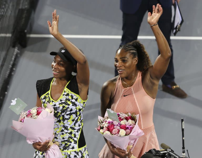 Venus y Serena Williams, dos hermanas muy unidas, dos ex números 1 del tenis; la mayor acompañará a su modo a la menor en el que sería el fin de su carrera.