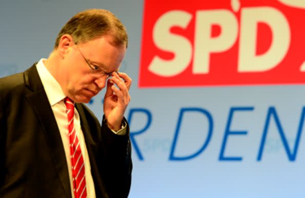 <b>Der Patzer mit der Erde</b> <br><br>Auf diesen Ausrutscher von SPD-Spitzenkandidat Stephan Weil hatte der politische Gegner wohl nur gewartet. Eine Rede zum Parteitag in Hameln ließ Weil, der derzeit noch Oberbürgermeister der Stadt Hannover ist, im Juli in seinem Sekretariat im Rathaus abtippen. Als er ertappt wird, gibt er sich kleinlaut. "Aus Zeitnot" sei das passiert, sagt er und bereut den "Fauxpas". Schließlich veranlasst er dann, dass die SPD-Landesverband den Wert der Dienstleistung an die Stadt Hannover überweist - exakt 163,04 Euro.You-Tube-Video von Steinbrück: http://www.youtube.com/watch?v=Y8_39oWj-3Y