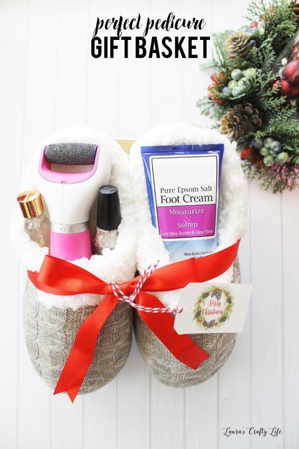 DIY Christmas Morning Mimosa Gift Basket, Diary of a Debutante