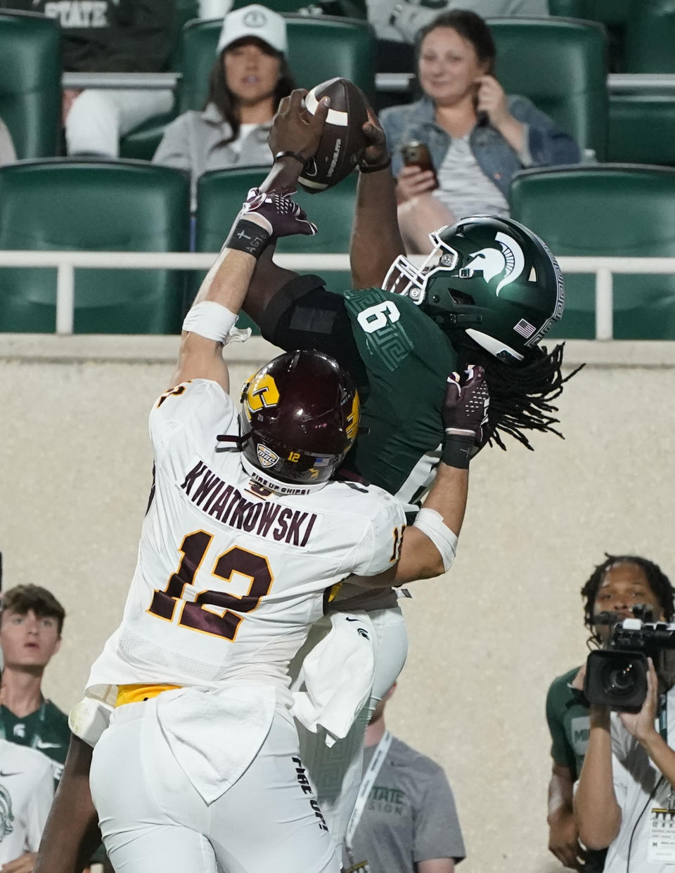 Michigan State tight end Maliq Carr (6), defended by Central Michigan linebacker Jordan Kwiatkowski (12), catches a 8-yard pass for a toucdown during the second half of an NCAA college football game, Friday, Sept. 1, 2023, in East Lansing, Mich. (AP Photo/Carlos Osorio)