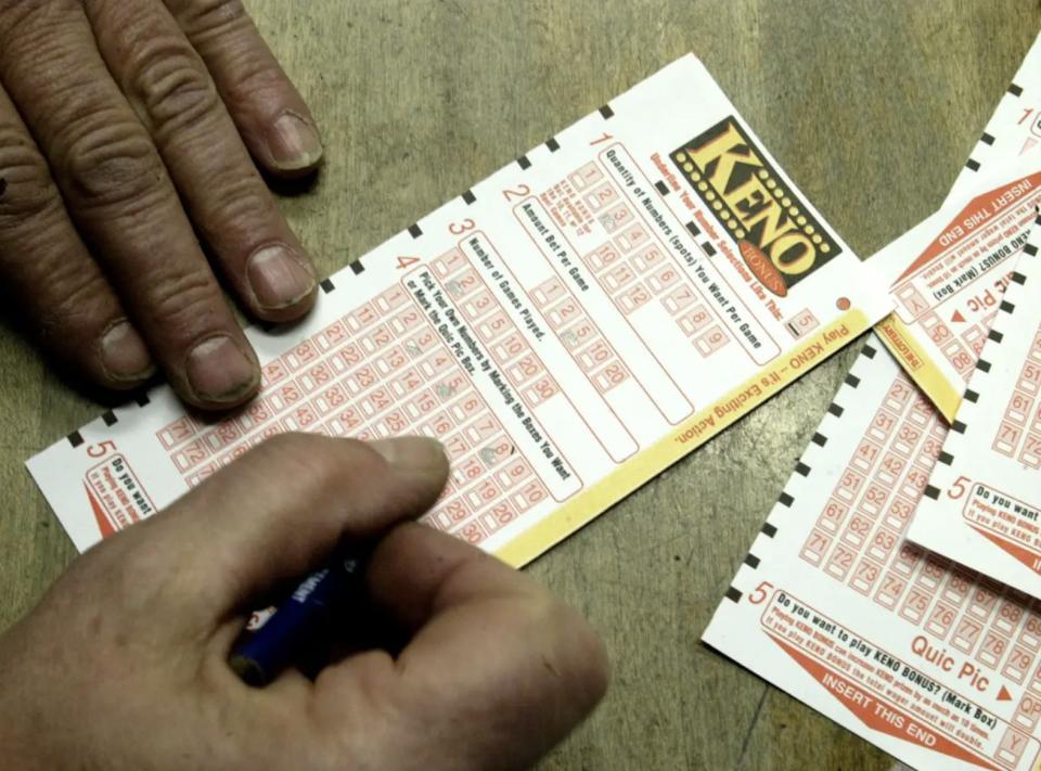 Ruby Evans war sehr überrascht, als auf dem Bildschirm des Lotterie-Terminals eine Zahl mit drei weiteren Nullen erschien. - Copyright: Boston Globe/Getty Images