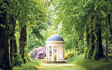 best royal gardens uk visit summer 2022 queen platinum jubilee - Richard Lea-Hair