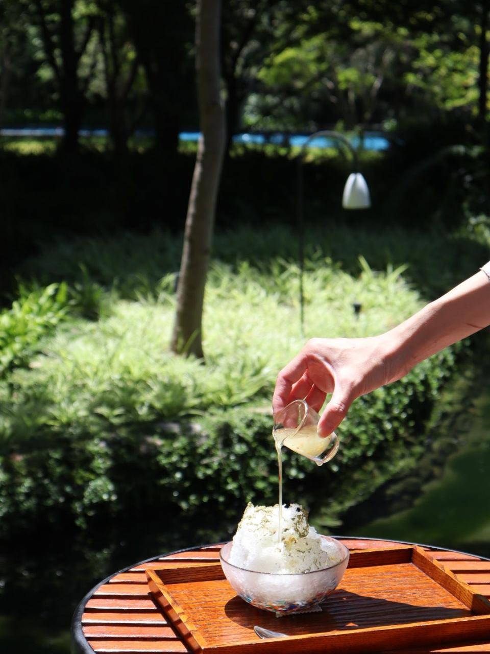 以上 虹夕諾雅 谷關「谷茶時間」供應五葉松刨冰。