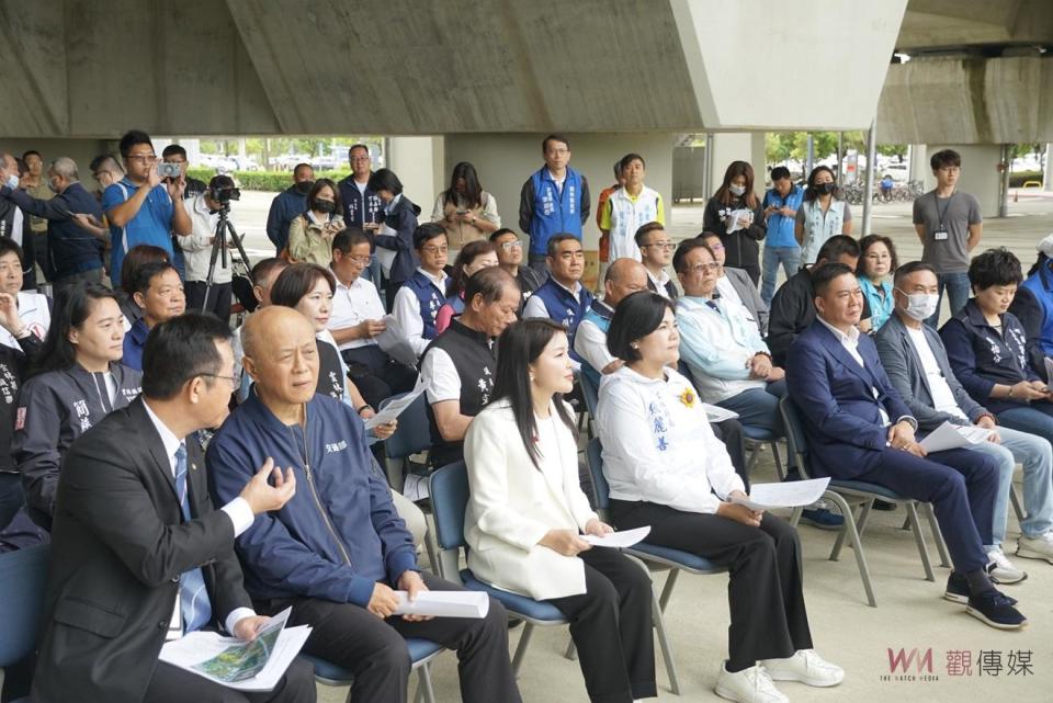 雲林縣長張麗善提到，期望台灣高鐵公司重視雲林鄉親的交通需求及雲林未來發展，並給予雲林縣民更為便利及順暢之交通動線及接駁服務；並建議開放雲林站西側通行，比照高鐵嘉義站設置多個出入口，以及接送區環狀設置，供民眾來往分流且不易因尖峰時刻導致接送區塞車，請台灣高速鐵路股份有限公司正視雲林鄉親的交通需求及雲林未來發展，重新調整高鐵站外之動線。